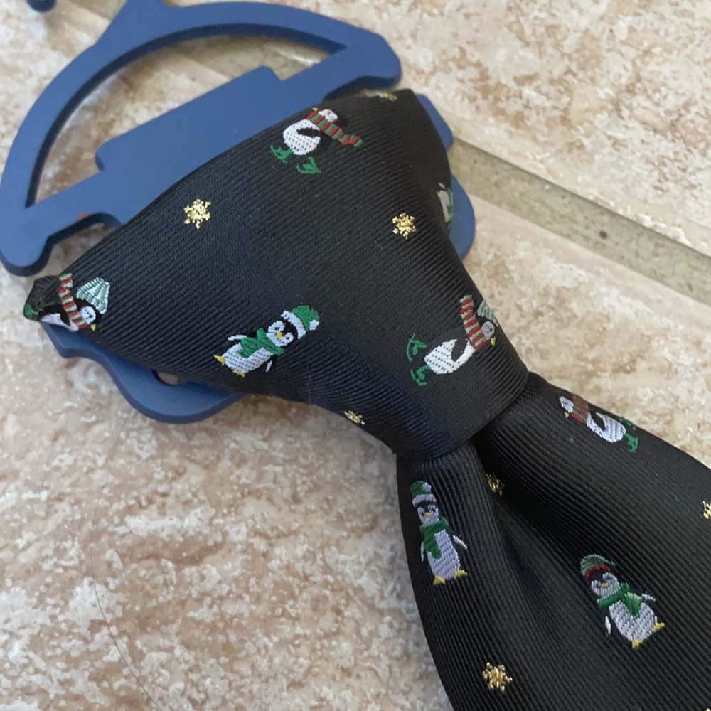 Chaps Boys Solid Penguin Winter Clip-on Tie